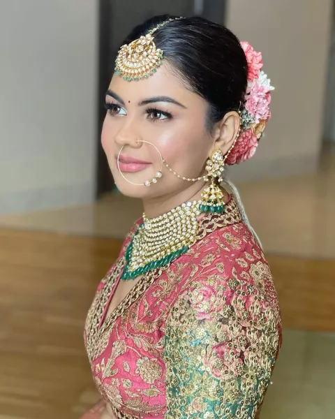 Sabyasachi Bride Flaunted Unique Polychromatic 'Lehenga', Her Multi ...