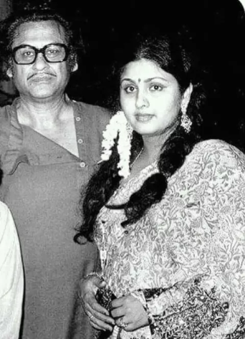 Kishore Kumar's Wife, Leena Chandavarkar Took 'Saath Pheras' With Him ...