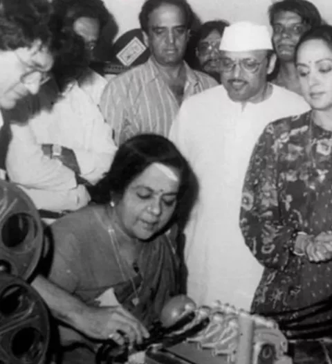 Hema Malini Remembers Late Mother, Jaya Chakravarthy, Shares Unseen ...