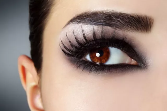 Expert Tips To Get Coloured Smokey Eyes In 5 Minutes