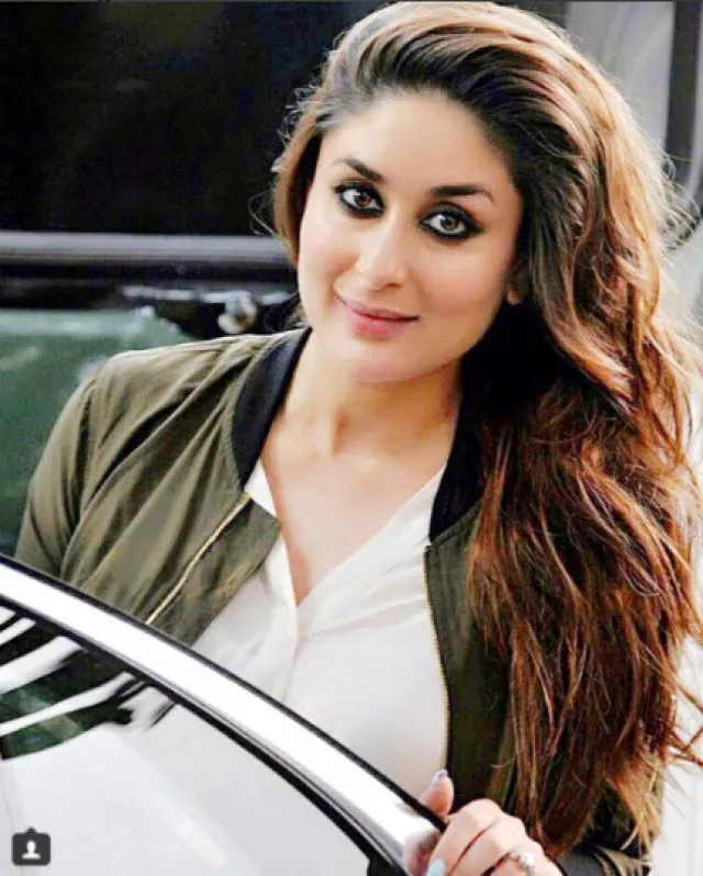 Kareena Kapoor Flaunts Her Baby Bump And Looks Super-Stylish