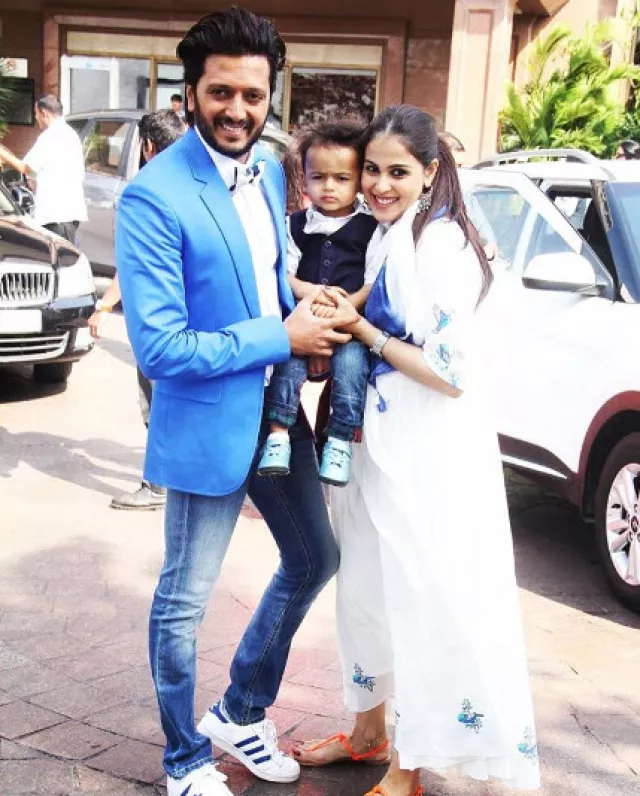 Riteish And Genelia Engaging In The Most Adorable PDA Ever Will Make