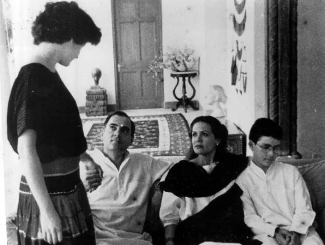 Rajiv Gandhi And Sonia Gandhi's Unheard Love Story Will Reinstate Your ...