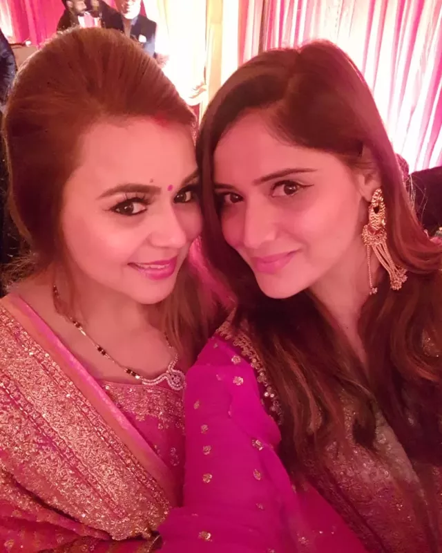 Kapil Sharma And Ginni Chatrath's Wedding Reception First Pics And Videos