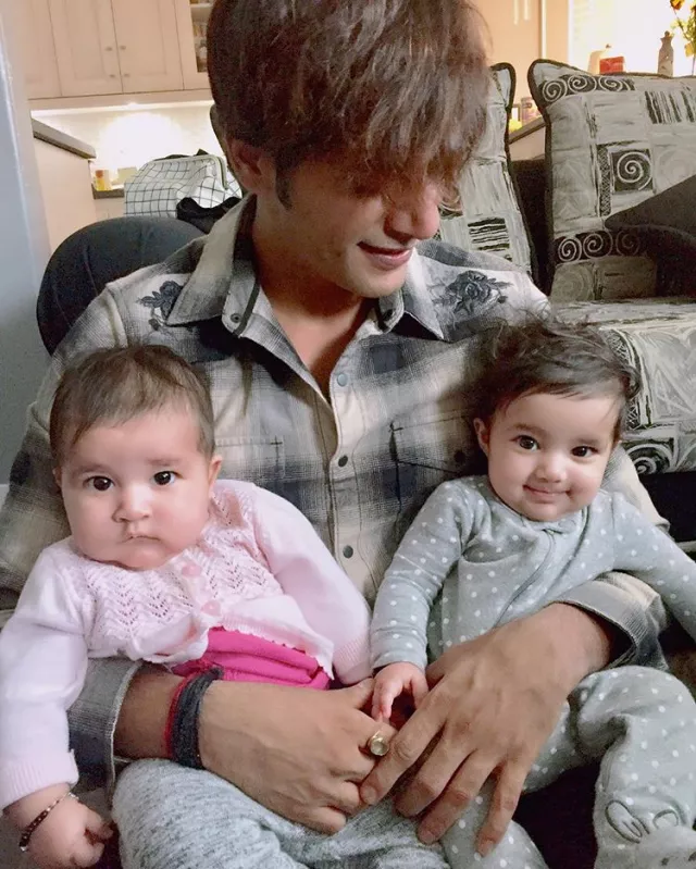 Adorable Father-Daughter Moments Of Karanvir Bohra With His Twins Bella