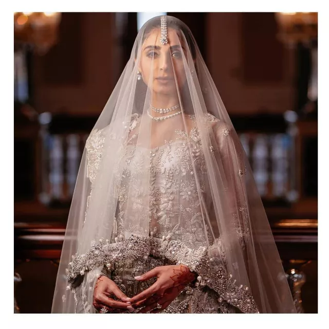 Pernia Qureshi Re-Wore Her Mother's Thirty-Year-Old Bridal Gharara For ...