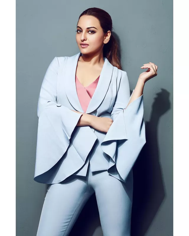 Sonakshi Sinha Gives An Epic Reply To An Online Troll Who Asked Her To Get Married And Settle Down