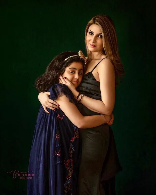 Riddhima Kapoor Sahni And Bharat Sahni's Family Portrait Picture With ...