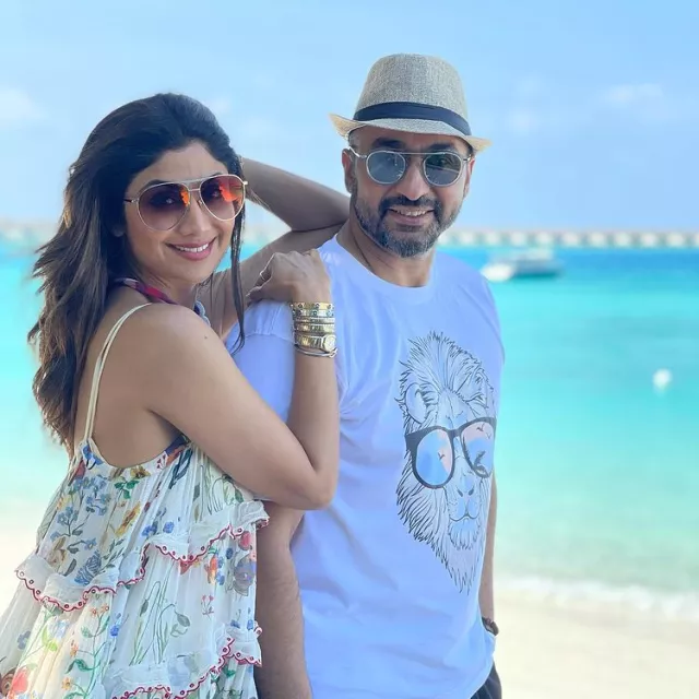 Raj Kundra's Fun Banter With Shilpa Shetty As She Wears A Mask Even At ...