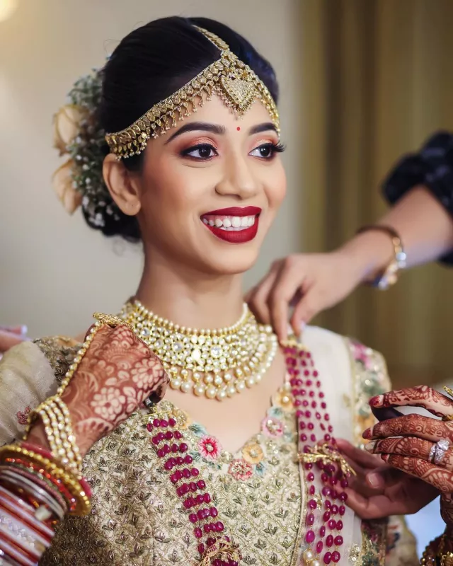 Bride Wore A Unique Colour 'Lehenga' On Wedding, Danced Her Heart Out ...