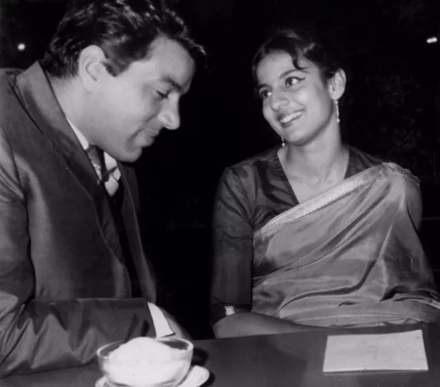 When Tanuja Slapped Dharmendra On The Sets Of Their Film, 'Chand Aur ...