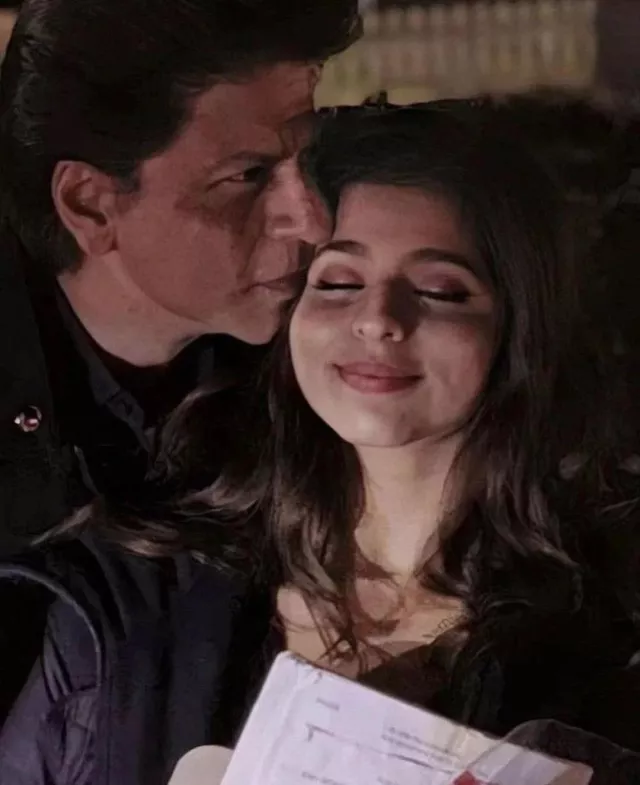 Shah Rukh Khan Giving A Peck Of Love To Daughter Suhana Khan In This Unseen Picture Is Unmissable 