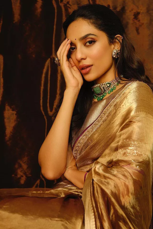 Sobhita Dhulipala Oozes Royalty In Tissue Saree From Manish Malhotra ...