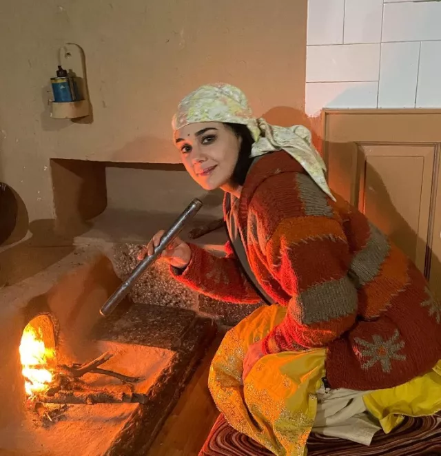 Preity Zinta Recalls Her Old Pahadi Memories As She Lights Up A Chulha At Her Shimla Home