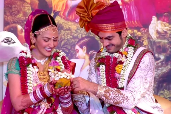 Esha Deol And Bharat Takhtani Celebrate 7th Anniversary, Radhya And ...