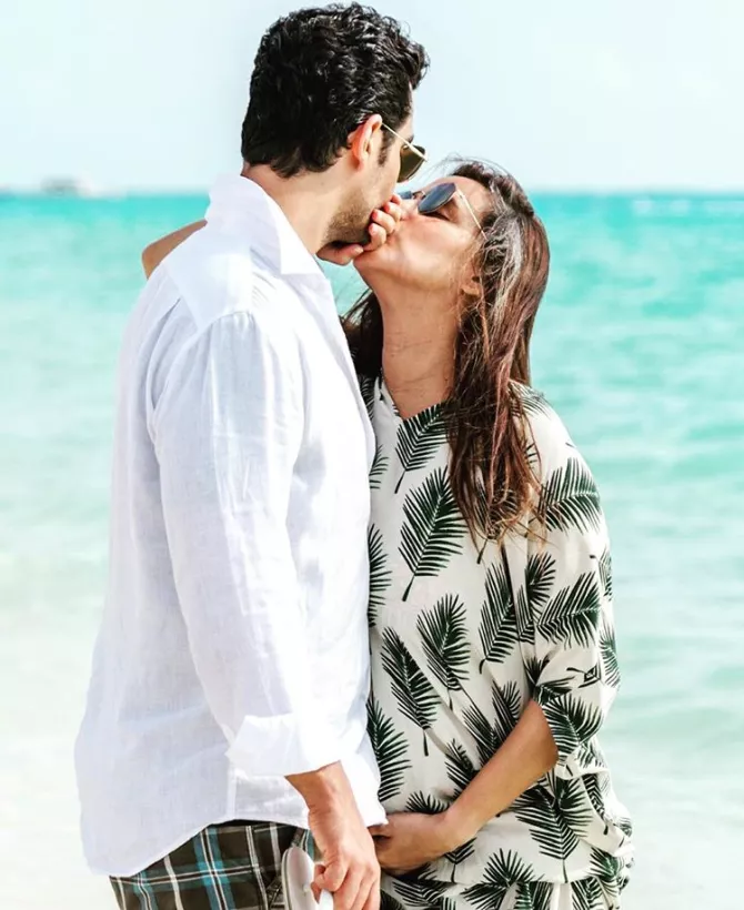 Angad Bedi Kissing Pregnant Wife Neha Dhupia S Belly In Chogada Challenge Is Adorable Beyond Words