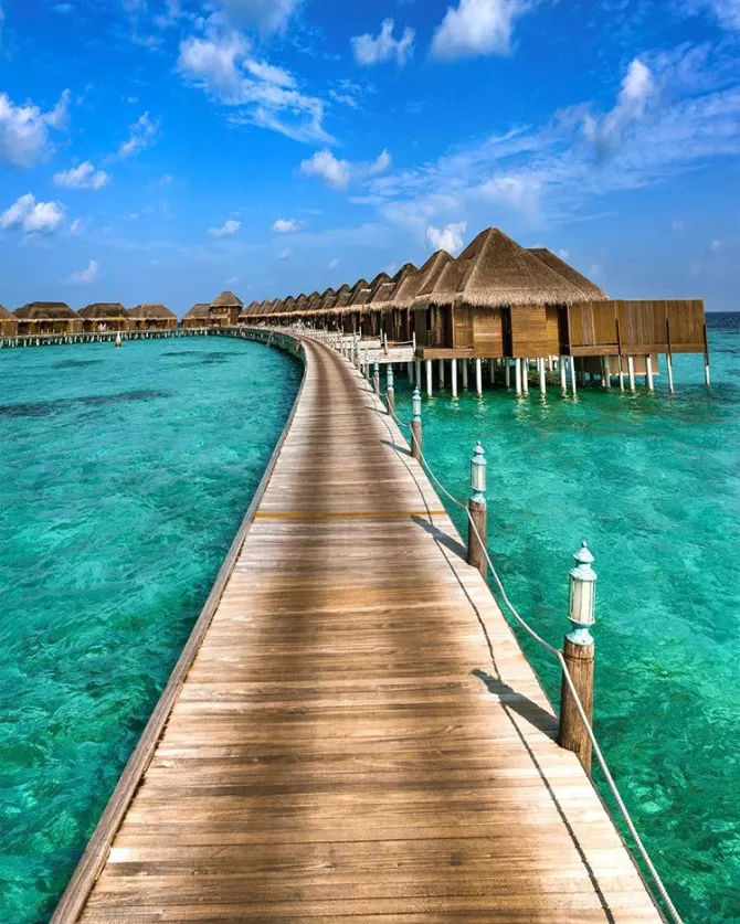 10 Famous Overwater Villas In The World To Make Your Honeymoon Stay ...