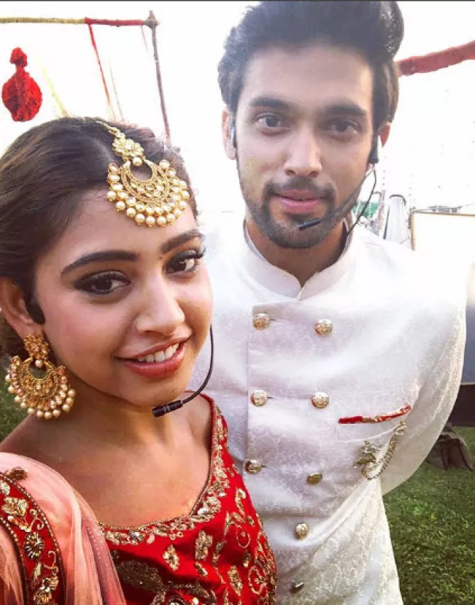 Niti Taylor's Epic Dance Moves With Her Girl Tribe On Her Engagement