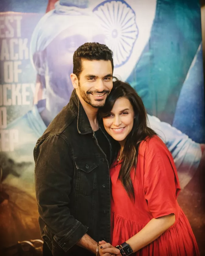 Newly-Weds Neha Dhupia And Angad Bedi Take Blessings At The Golden