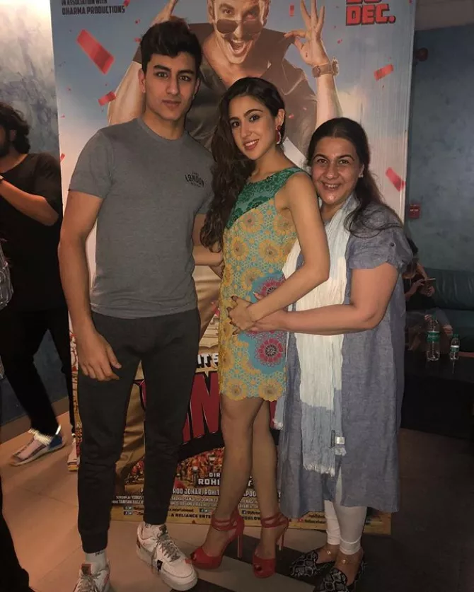 Sara Ali Khan, Mom Amrita And Bro, Ibrahim's Crazy Diwali Pictures Will ...