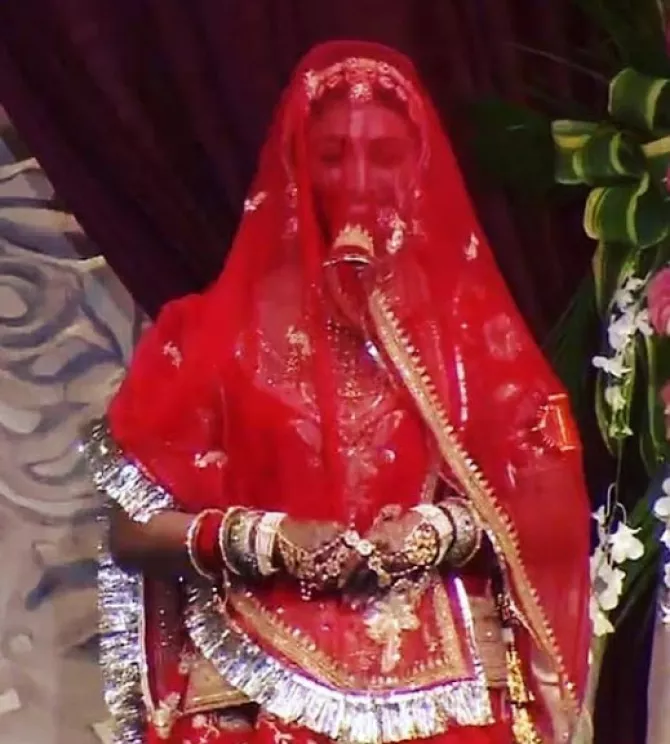 Mohena Kumari Singh Gets All Emotional At Her Vidaai Ceremony, Her