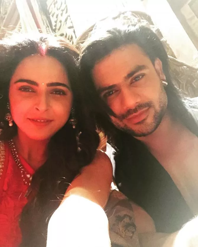 Madhurima Tuli Kisses Ex-Beau, Vishal Aditya Singh, Are The Two ...