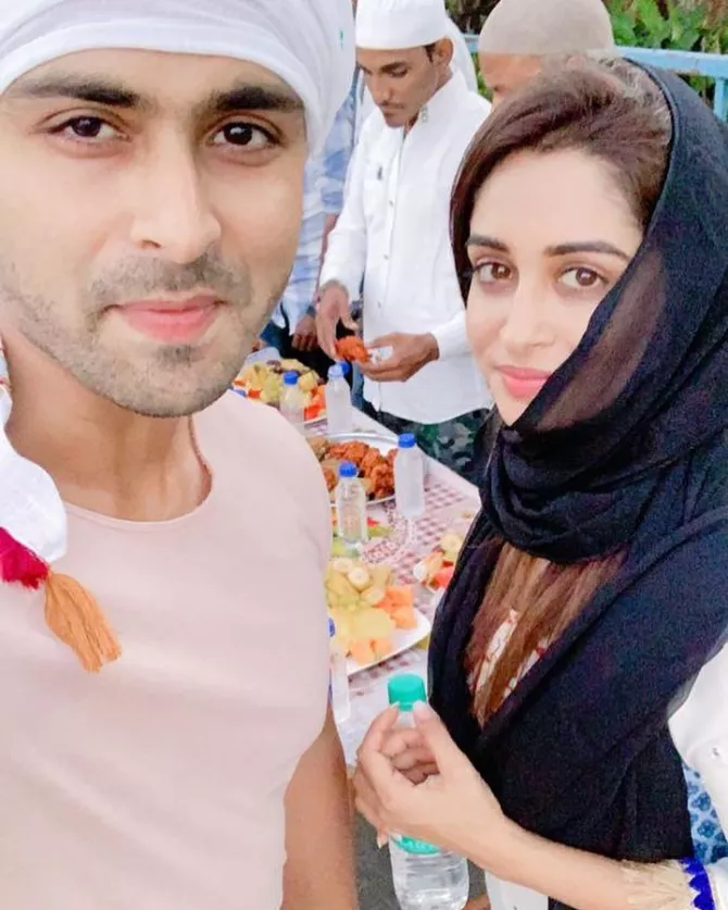 Dipika Kakar Shares A Mesmerising 'Iftari' Picture With Husband, Shoaib