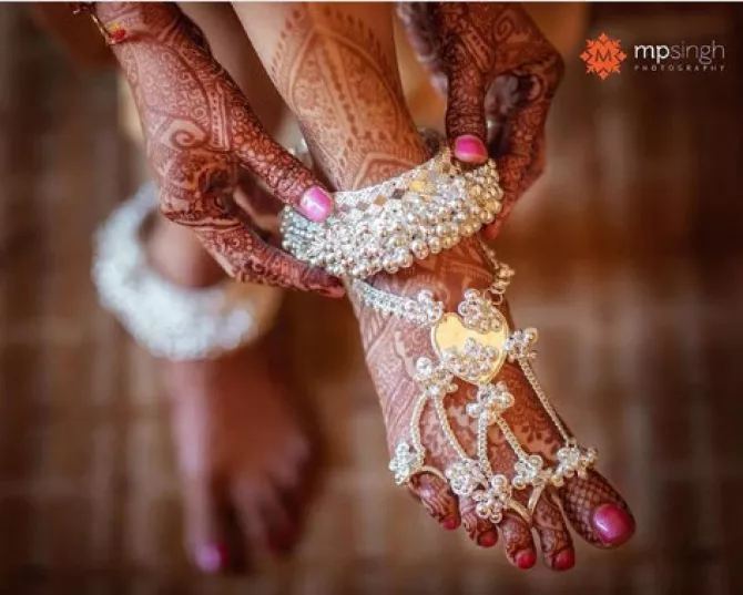 foot jewellery wedding