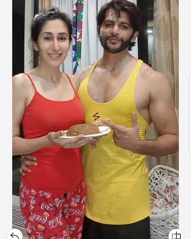 Karanvir Bohra Surprises His Wife, Teejay Sidhu With A Bunch Of Flowers