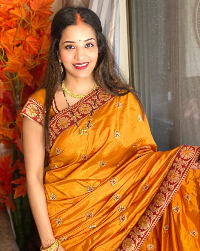 Monalisa Of Nazar Fame Celebrates Hartalika Teej Looks Gorgeous In A Saree And Mangalsutra 0642