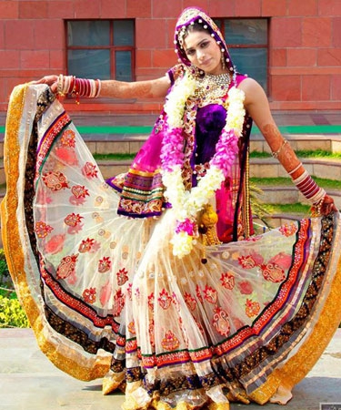 Delicate and fascinating bridal look