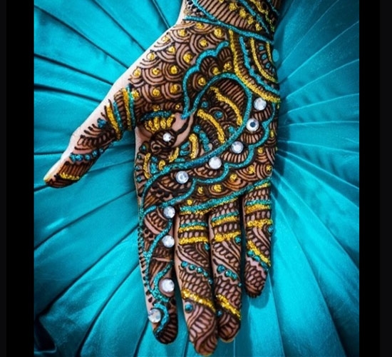 #11. Glitter mehendi design