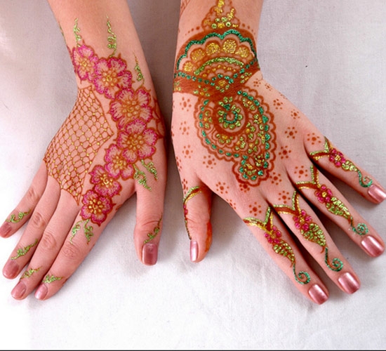 #13. Mehendi design with vibrant colours