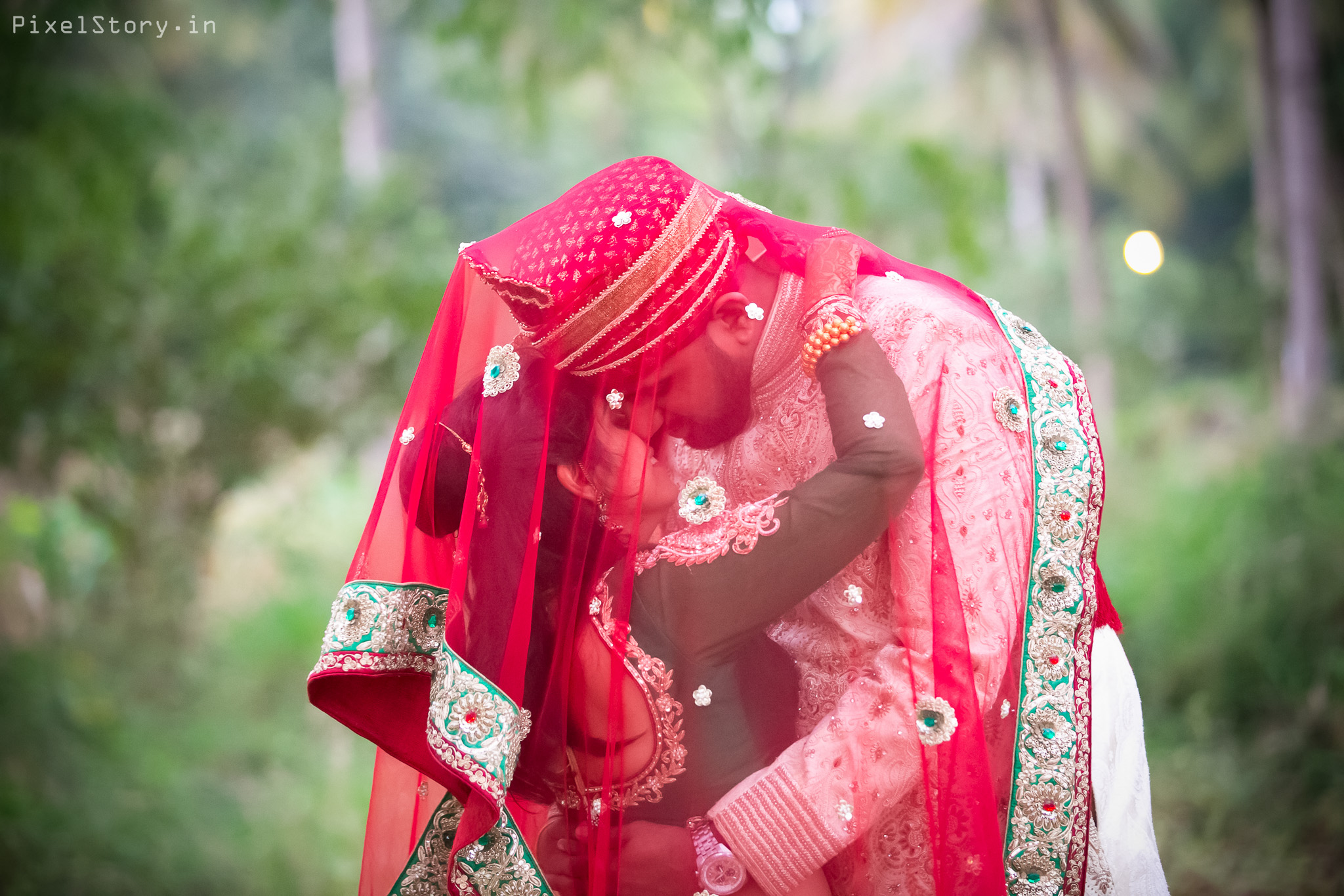 Pin by Rushi Niko on bride | Indian wedding couple photography, Wedding couple  poses photography, Wedding photoshoot poses