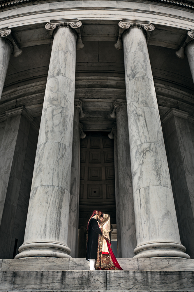 This Groom Photobombed His Bride In Their Wedding Shoot And The Result ...