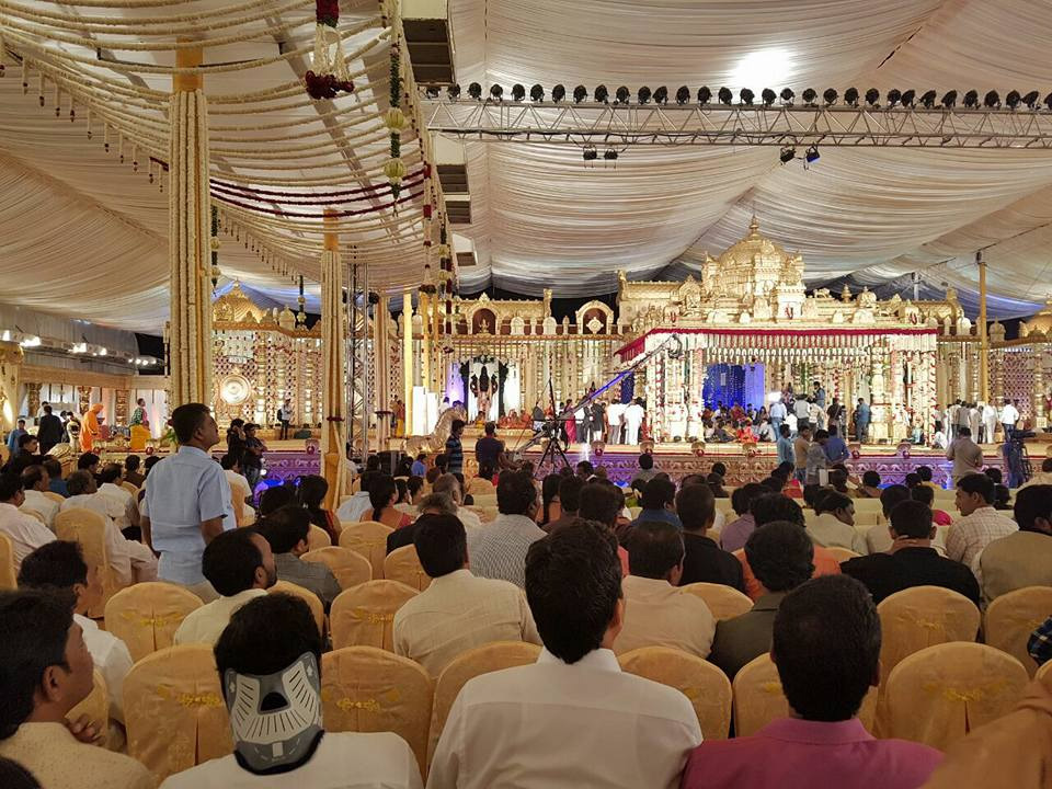 Invited Over 50,000 Guests, Karnataka Billionaire's Daughter's Wedding ...