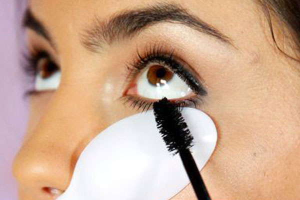 From soaking eyes in boric acid to separating lashes with safety pin:  Bizarre beauty tricks old Hollywood actress followed - IBTimes India