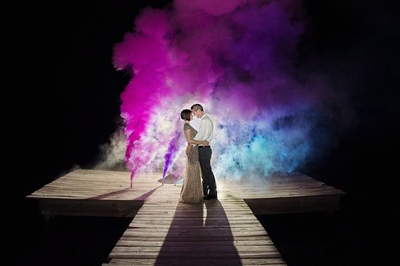 20 Colorful Smoke Bomb Inspiration for Your Wedding Portraits