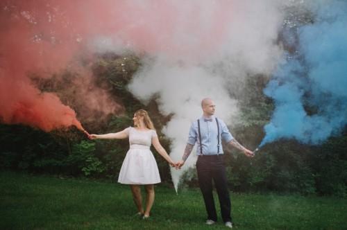 20 Colorful Smoke Bomb Inspiration for Your Wedding Portraits