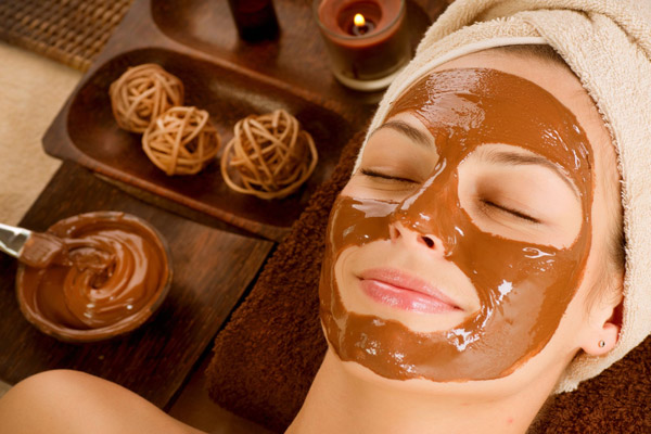 7 Benefits Of Aromatherapy Facials That Will Leave You Asking For More