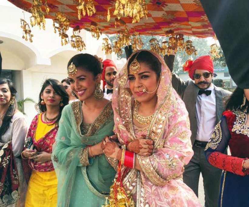 7 Phoolon Ki Chaadar Ideas To Make The Bride s Entry A Treat For The Eyes