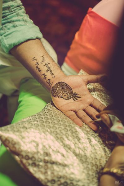 Minimal Mehendi Designs For Grooms To Surprise Their Beautiful Brides