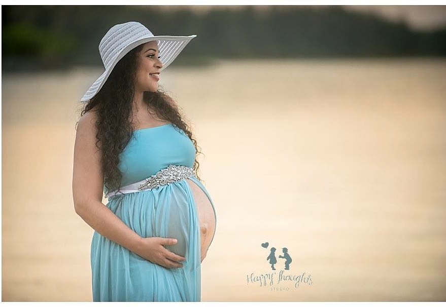 Maternity Photoshoot | Pregnancy Photoshoot Poses Ideas to Capture Love