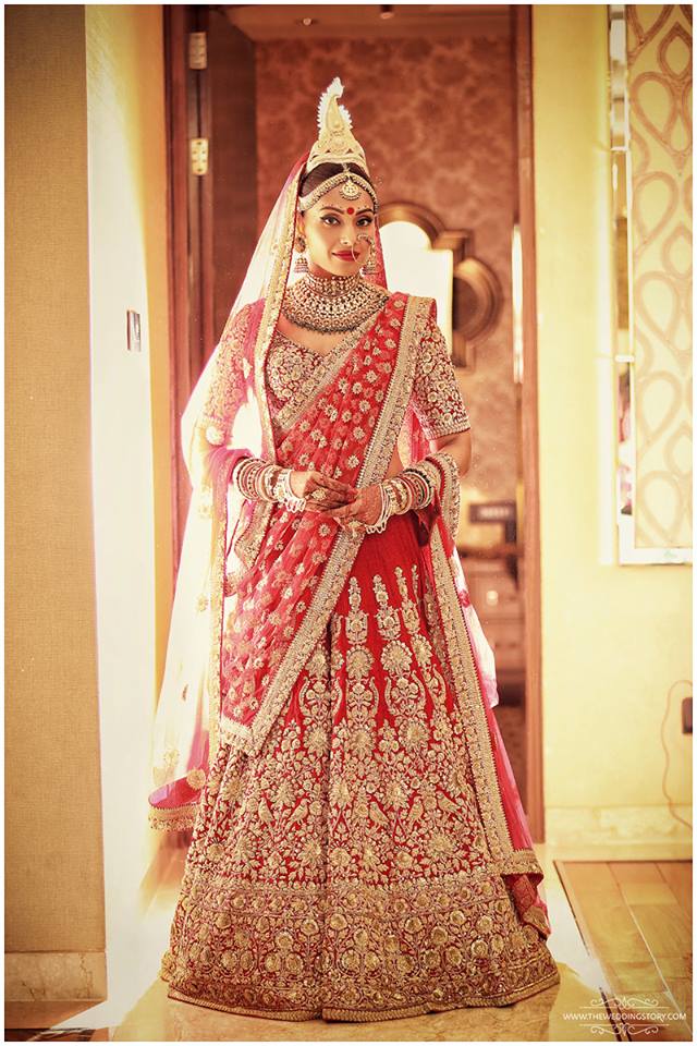 Bride Wore Modern 'Phulkari' Red Lehenga Designed By Manish Malhotra For  Her Wedding Day