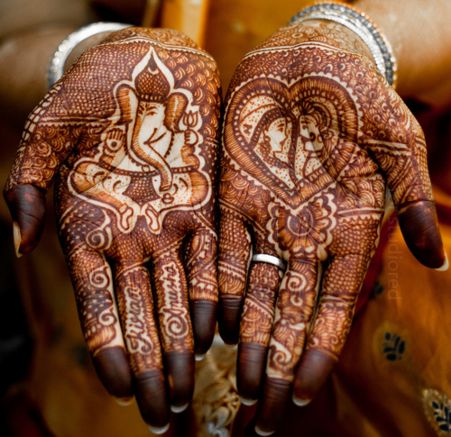 Featured image of post S Name Mehndi Design Dp / The name is also used for dye preparations derived from the plant, and for the art of temporary tattooing based on those dyes.