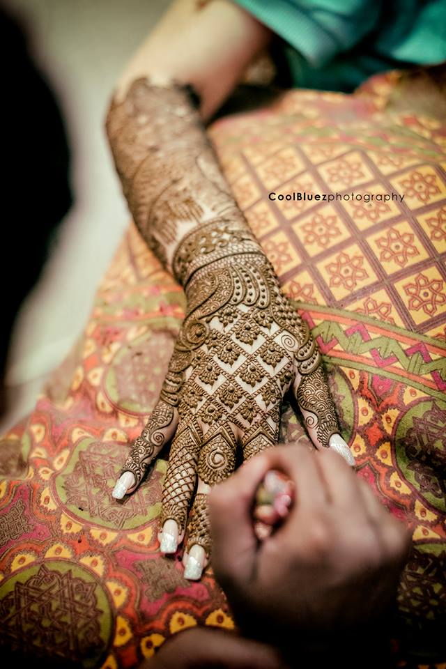 40+ Timeless and Trendy Back Hand Mehndi Designs