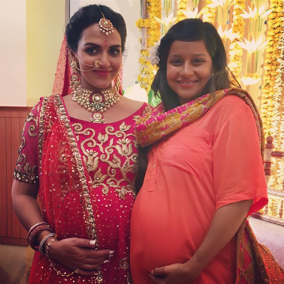 Esha Attended The Maharashtrian Style Godh Bharai Of Her Bestie