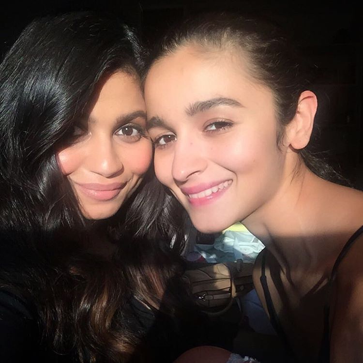 Alia Bhatt Breaks Down As She Apologise To Sister Shaheen Bhatt For Not ...