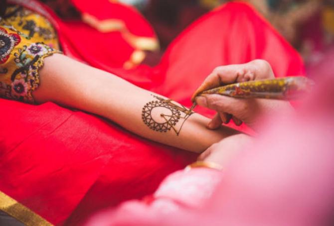 Bride Ditched Her Usual Mehendi For A White Heena Design For Her Pre-Phera  Reception