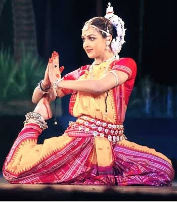 Esha Deol Takhtani Performs Bharatanatyam With Mom Hema Malini, 5 ...